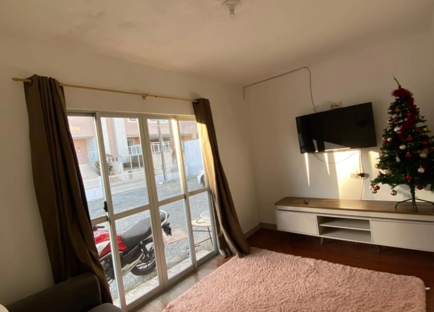 Casa Com Tres Dormitoria A Uma Quadra Da Praia 邦比尼亚斯 0*,  巴西